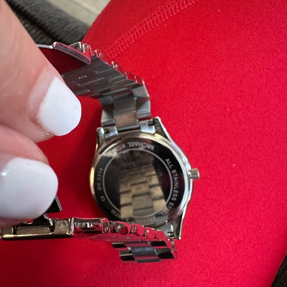 Michael Kors  watch used in runway showing less than 4 times. 9/10 rating firm! - Picture 7 of 11